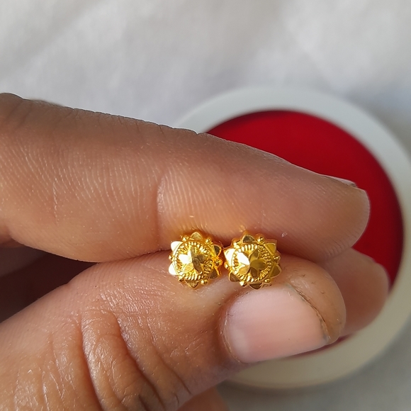 Beautiful combo 2pairs studs - Picture 13 of 16